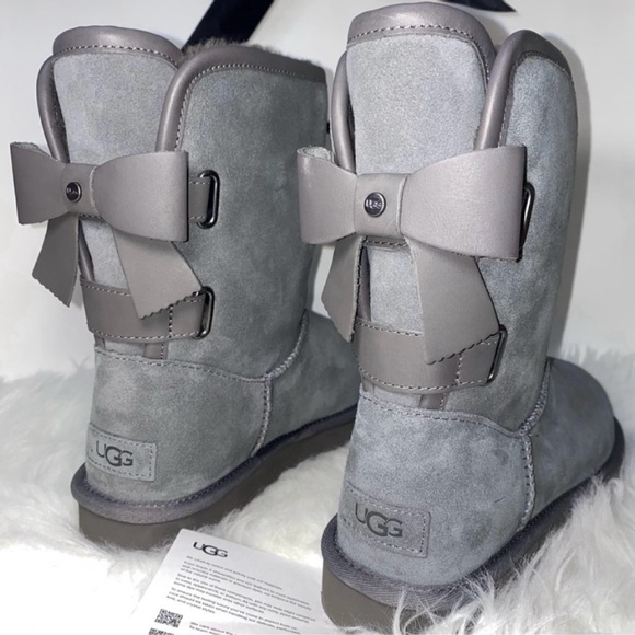 UGG Shoes - UGG Classic SHORT BAILEY LEATHER BOW Boots Woman size 8 New in box